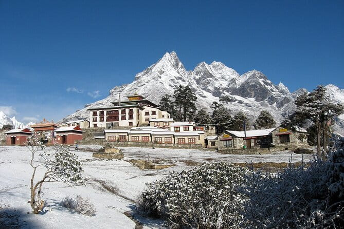 Everest Base Camp trek with Helicopter return 9 days - Day 7: The Khumbu Glacier and the approach to Lobuche