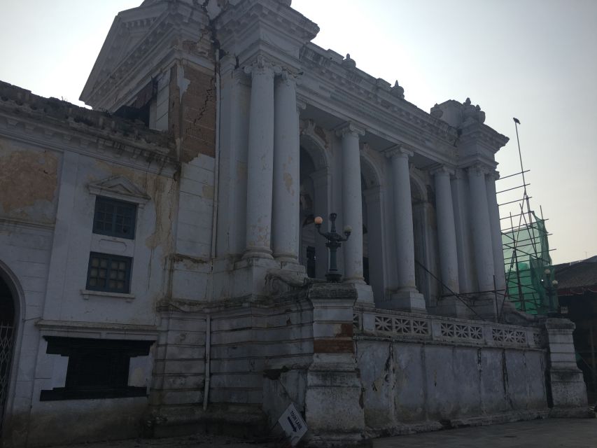 "Explore Kathmandu Rich Heritage: City Highlights Bus Tour" - Five Kathmandu landmarks for the price of a simple transfer