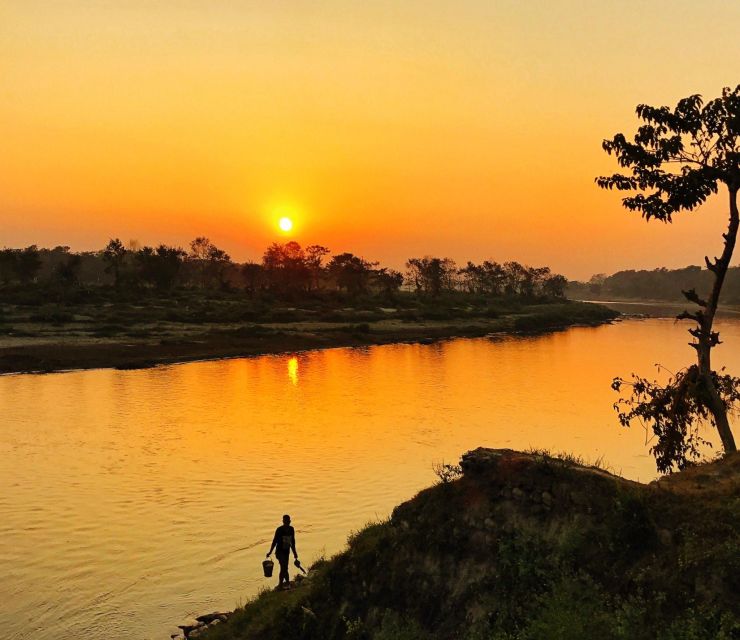 From Kathmandu/Pokhara: 3-Day All-Inclusive Chitwan Safari - Day 1: From the bus station to Sauraha