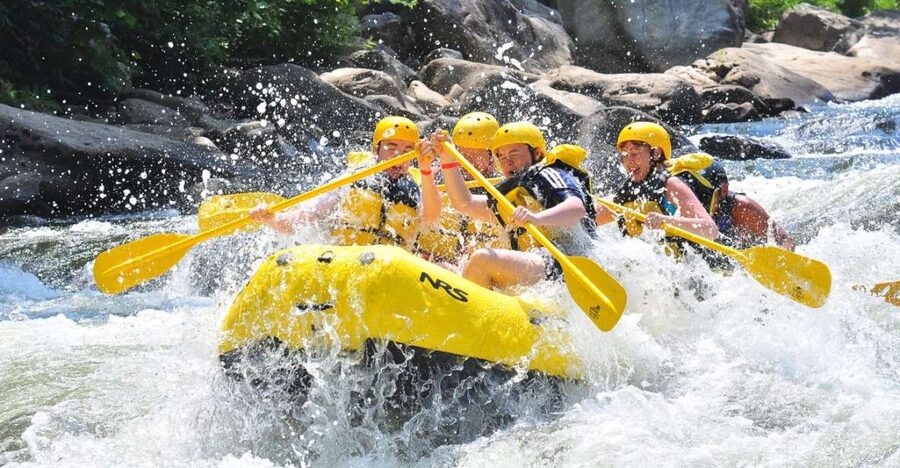 From Kathmandu / Pokhara / Chitwan: River Rafting - 1 Day - The first rapids and the rhythm of the river