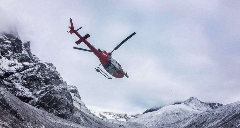 Kathmandu: Everest Helicopter Tour with Landing & Breakfast - The return through Lukla and Kathmandu