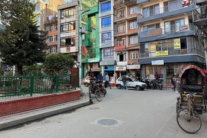 Kathmandu: Food, Drink and Shopping Rickshaw Tour - Shopping for pashmina, masks and Thangka art