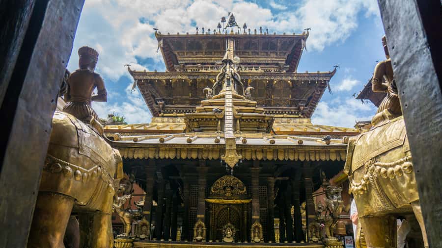 Kathmandu: Private Patan and Bhaktapur Sightseeing Tour - Kumbheshwor Temple and the Golden Temple