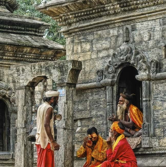 Katmandu: Pashupatinath Open Cremation & Evening Aarati - Reaching the Aarati area by 5:30 PM