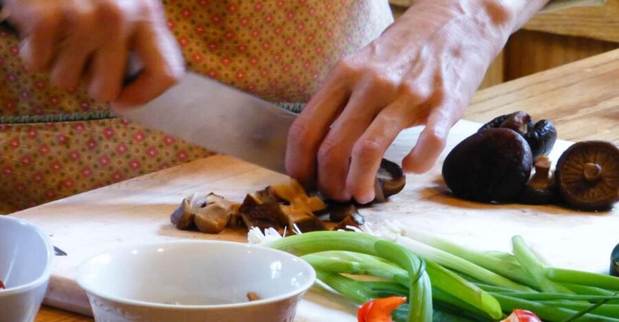 MoMo or Dal Bhat Cooking Class at Aama Kitchen in Pokhara - Choosing Between Momos and Dal Bhat