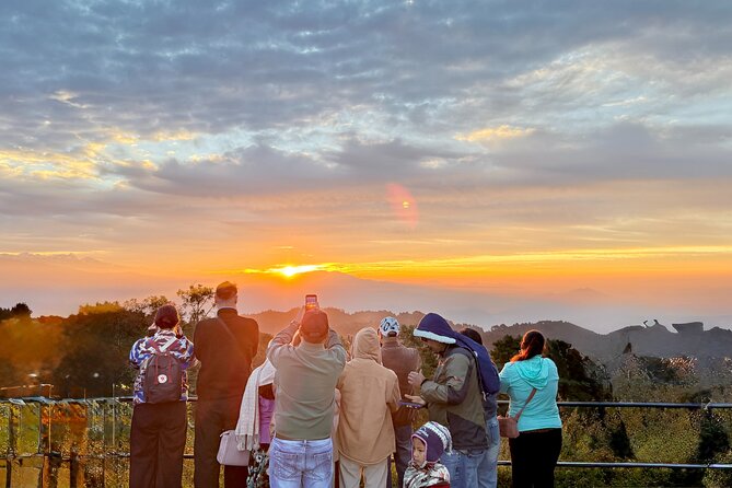 Nagarkot Sunrise View & Morning Hike with Lunch- Private/Group - Walking from Nagarkot toward Changunarayan