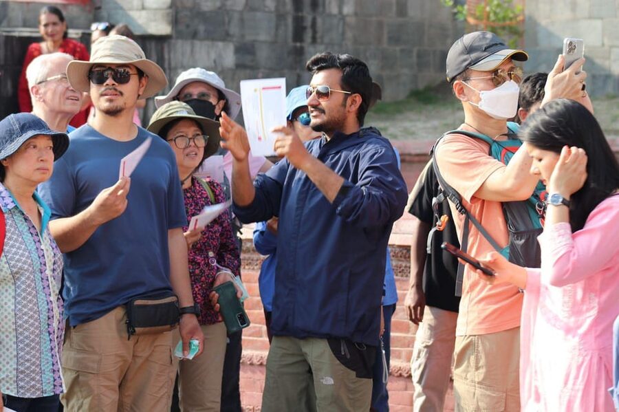 Pashupatinath: Evening tour of temple and Aarati ceremony - The guide’s role and the personal feel