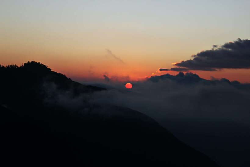Pokhara: 2-Day Short & Sweet Ghorepani Poon Hill Guided Trek - The steep descent through forest