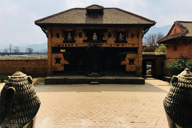 Private Day Tour in Kathmandu Valley Rim with Bhaktapur Sightseeing - Taumadhi Square and the climb to Nyatapola