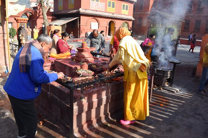 Private Half Day Budhanilkantha Tour - Arriving at Budhanilkantha Temple