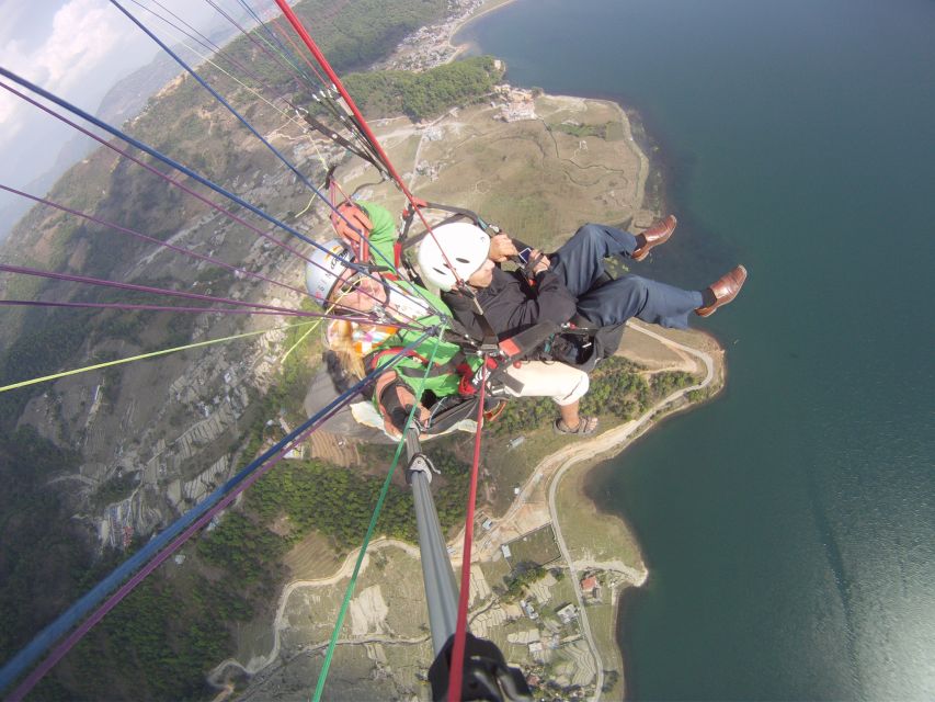 Tandem Paragliding in Pokhara - The pilot briefing and tandem takeoff
